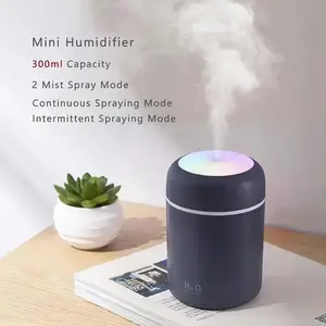 Small aromatherapy humidifier, USB Powered Car Air Humidifier, Multifunctional Car Air Freshener with Colorful Light, Air Freshener for Car, Home, Office