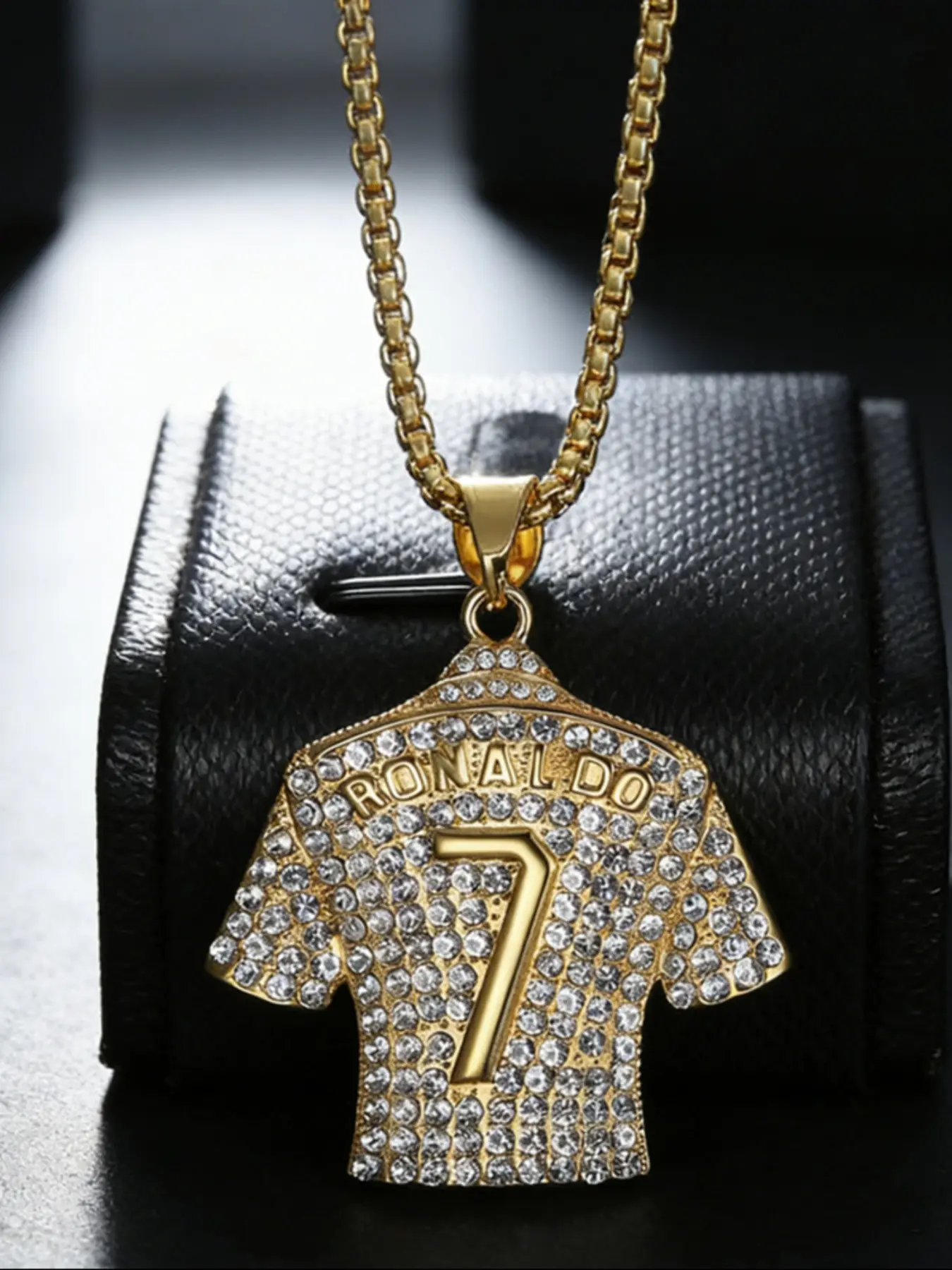 Trending Hip-Hop Streetwear Statement Jewelry Titanium Steel Gold Plated Rhinestone Ronaldo Cr7 Jersey Pendant Necklace, Exquisite Chain Jewelry, European and American Fashion Jewelry