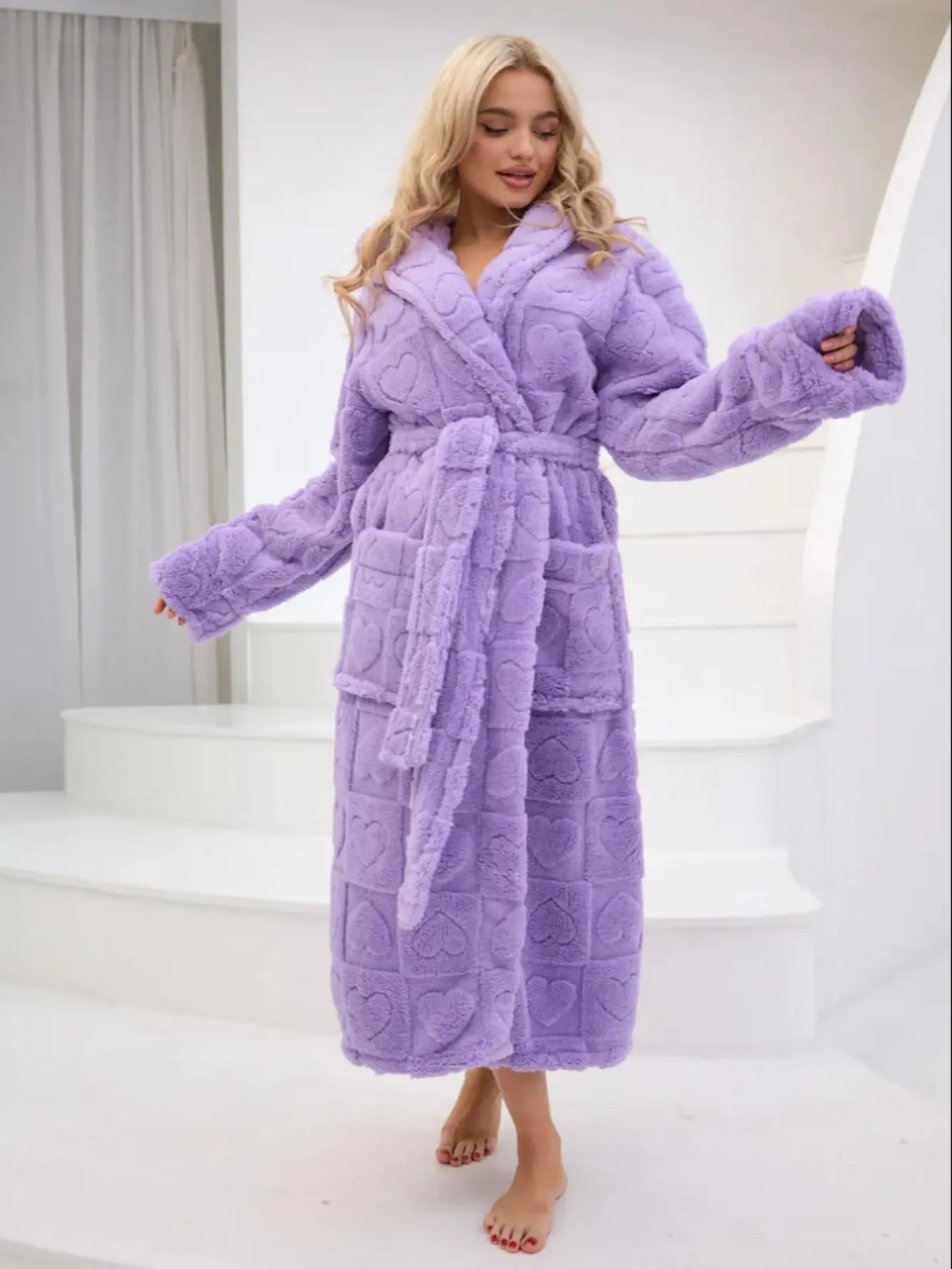 Women's Winter Coral Fleece Bathrobe, Thickened Plush Long Sleeve Chic Sleepwear, Heart Pattern Hooded Robe with Pockets, Comfortable Home Wear, Loungewear