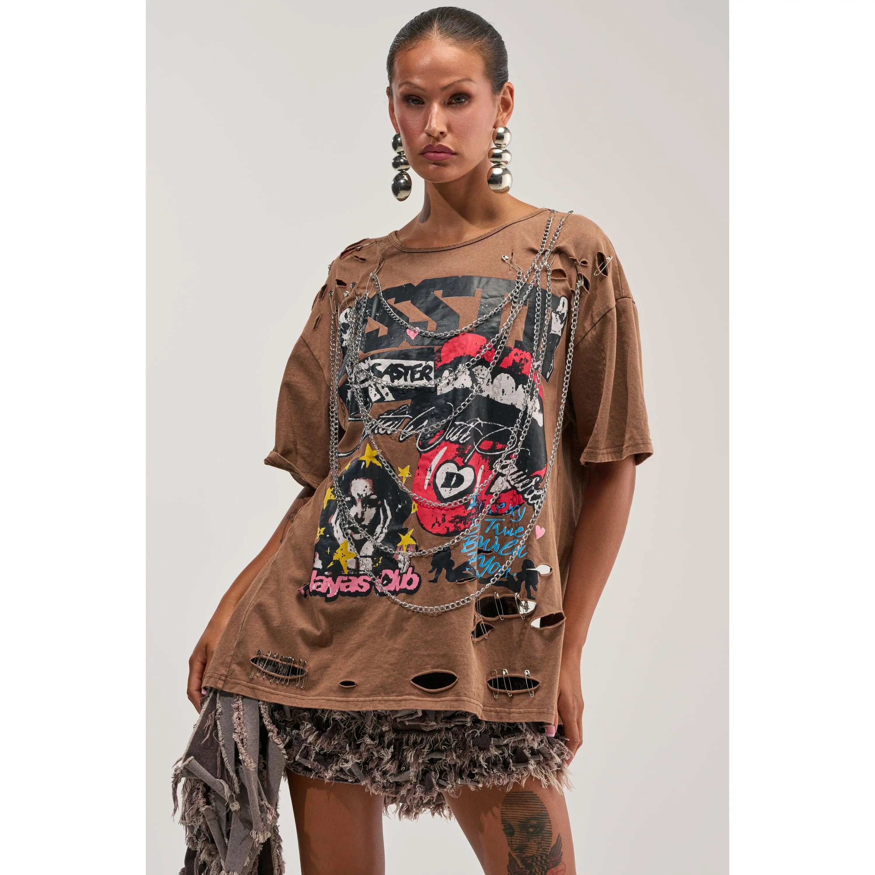 CHAOS CLUB OPEN BACK GRAPHIC TEE
