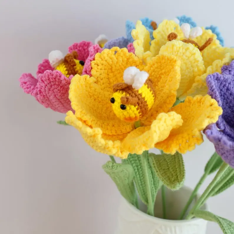 Crochet tulip with bee bouquet, hand made flowers, personalized gift for mother's day, graduation,home decoration,knitted tulip flower