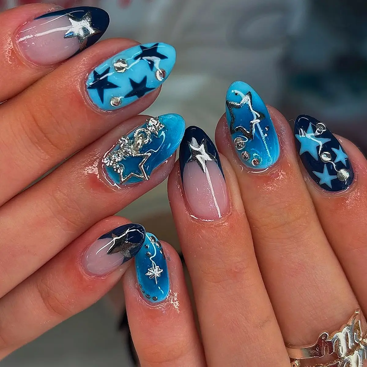 24 pcs almond nails acrylic press on nails, featuring starry sky design with dark blue gradient, gold foil stars, French tips, Y2K style with 3D metal stars, rhinestones, rhinestone decoration, Decorative nails, Nail Art Products