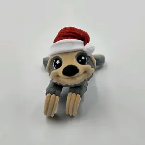 3D Printed Mini Sloth Figurine with Santa Hat – Cute Articulated Holiday Decor