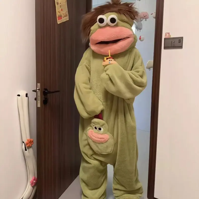 Green big-mouth jumpsuit + shoes + comb