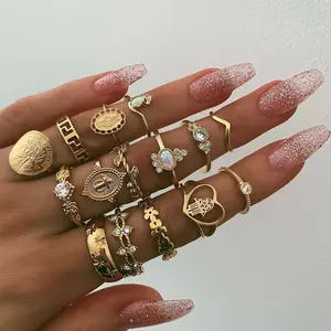 Retro-Style 15-Piece Gold Coin Cross Pattern Heart-Shaped Ring Set for Vintage Enthusiasts sister wife friend