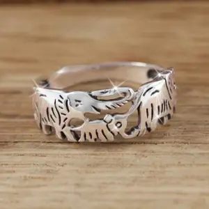 Elephant family ring for women – Elegant design, meaningful gift. Everyday ring for women.