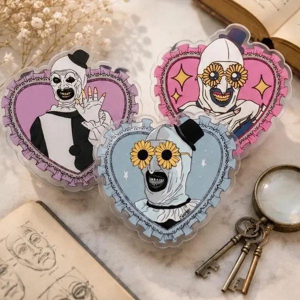 Aesthetic Creepy Clown Phone Grip | Spooky Heart Frame Phone Stand | Trendy Horror Inspired Accessory for Smartphones & Unique Gift
