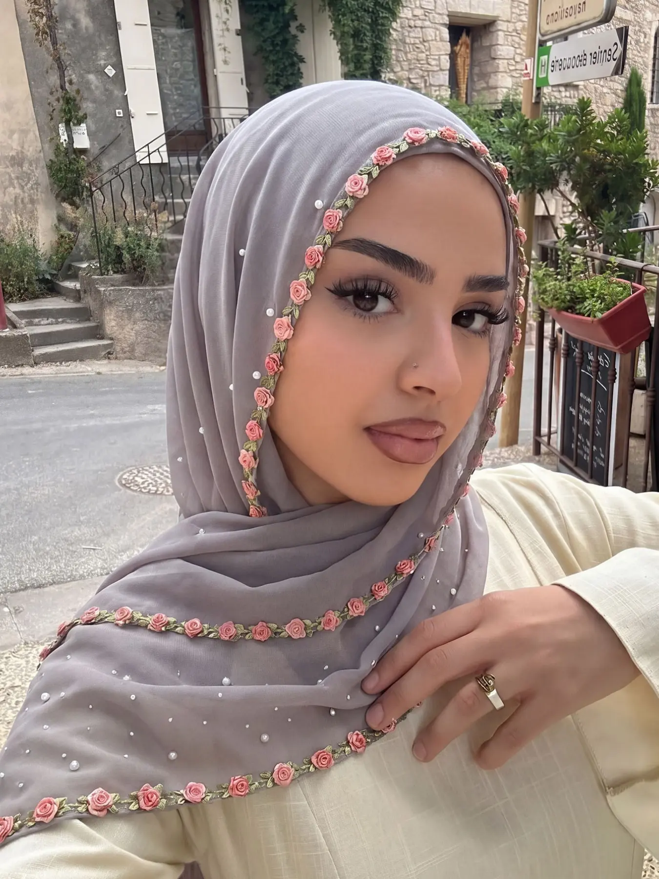 Rose Embroidered Rhinestone Chiffon Headscarf, Daily Commute Versatile Hijab for Muslim, Lightweight Breathable Abaya Scarf, Elegant Style