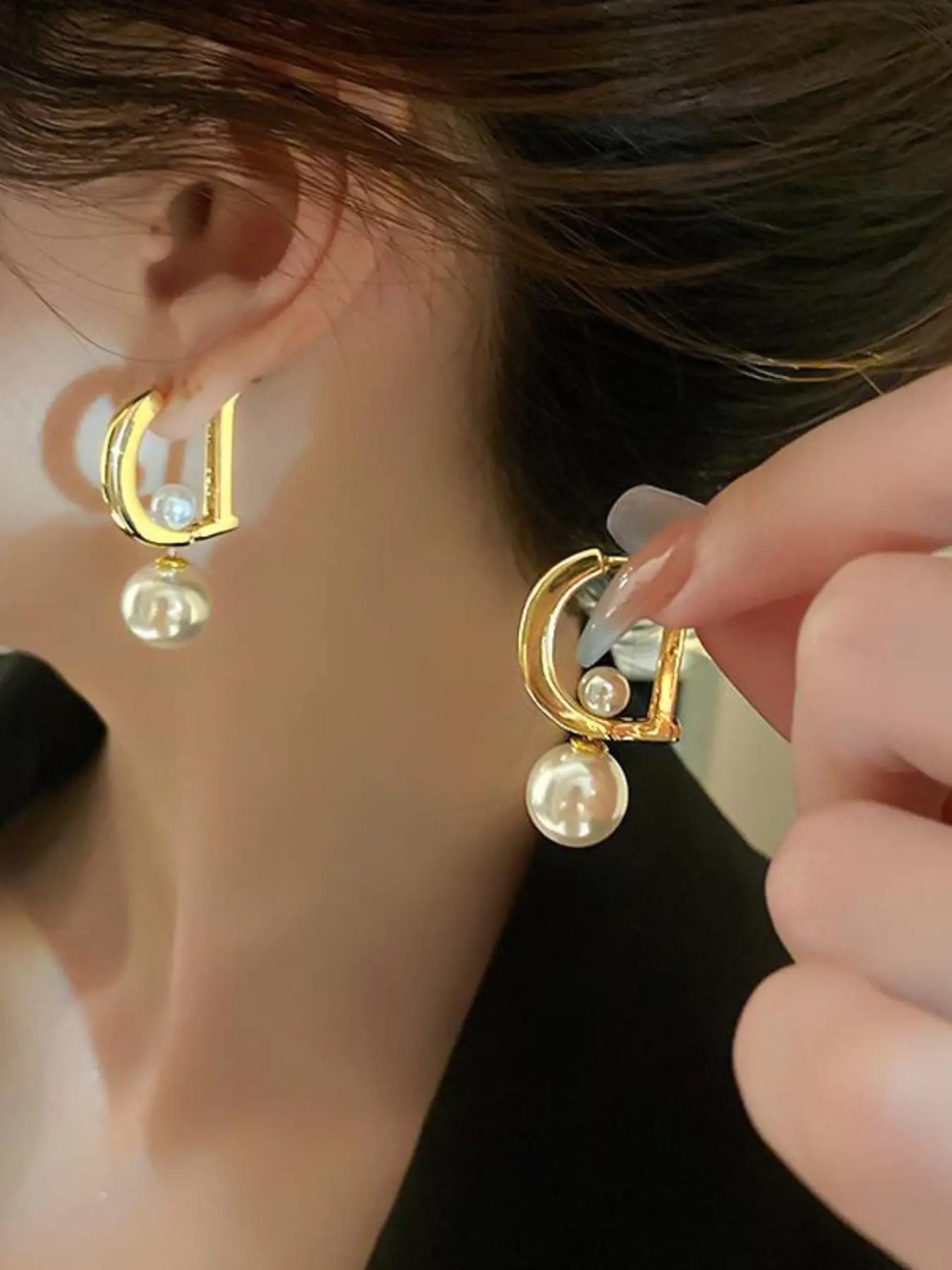 Women's Pearl Stud Earrings Set, D Letter Design, Pearl Embellished, Fashionable & Elegant Jewelry Accessories, Perfect Gift for Her, Daily Wear Essentials, High Quality Earrings, Pearls Earrings