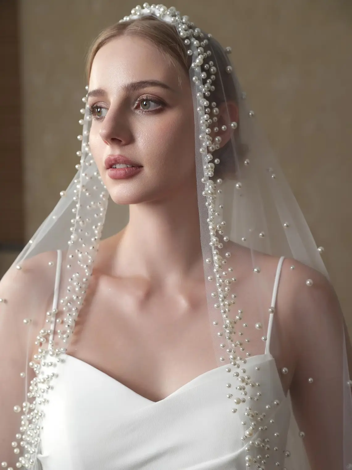 Long Wedding Bride Veil Pearl Chapel Length Veils For Women With Comb  1 Tier Wedding Veil Fingertip Length with Pearls Beaded Edge
