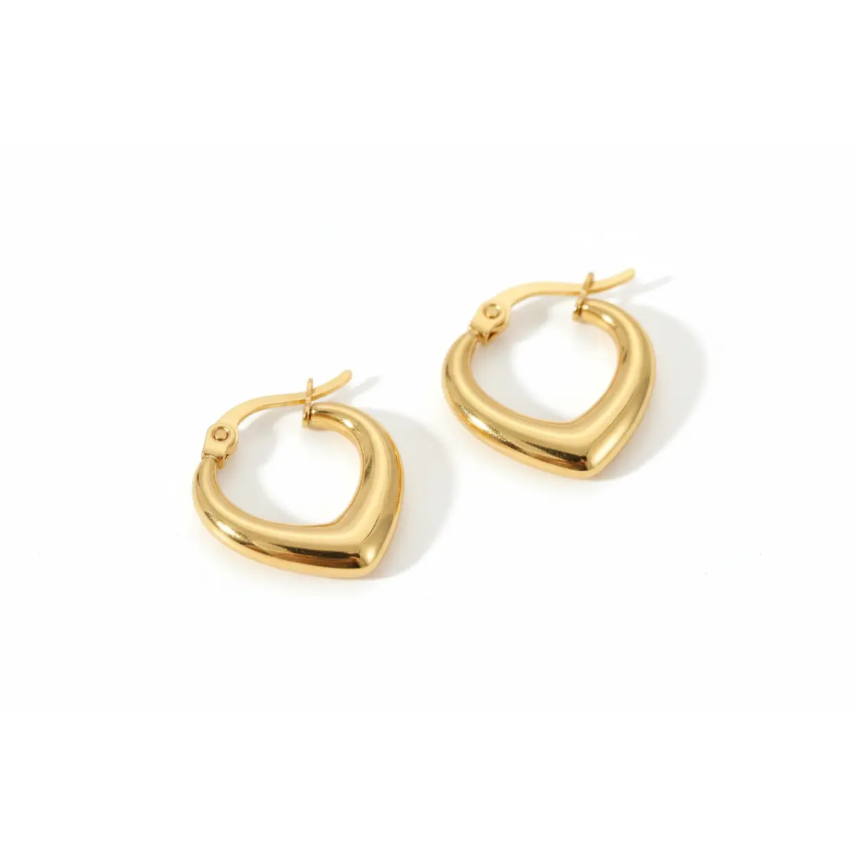 Reezy 18K Gold Plated Stainless Steel Earrings Jewelry Waterproof Hypoallergenic Everyday Wear 0.77 X .69 Inches
