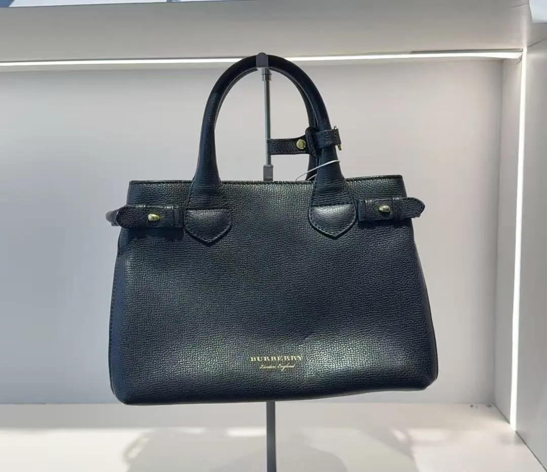 Pre-owned BURBERRY leather Shoulder Bags Banner Tote Bag in Black Pebbled with Gold Tone Hardware & Detachable Shoulder Strap 0002418