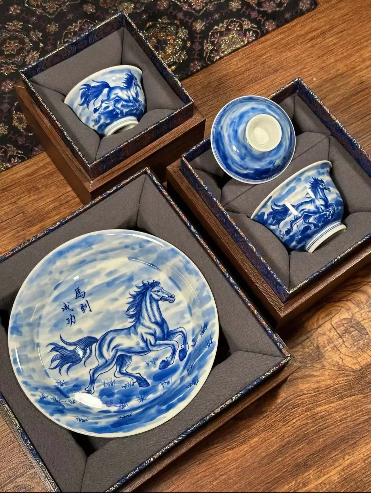 Hand-painted "Horse to Success" set