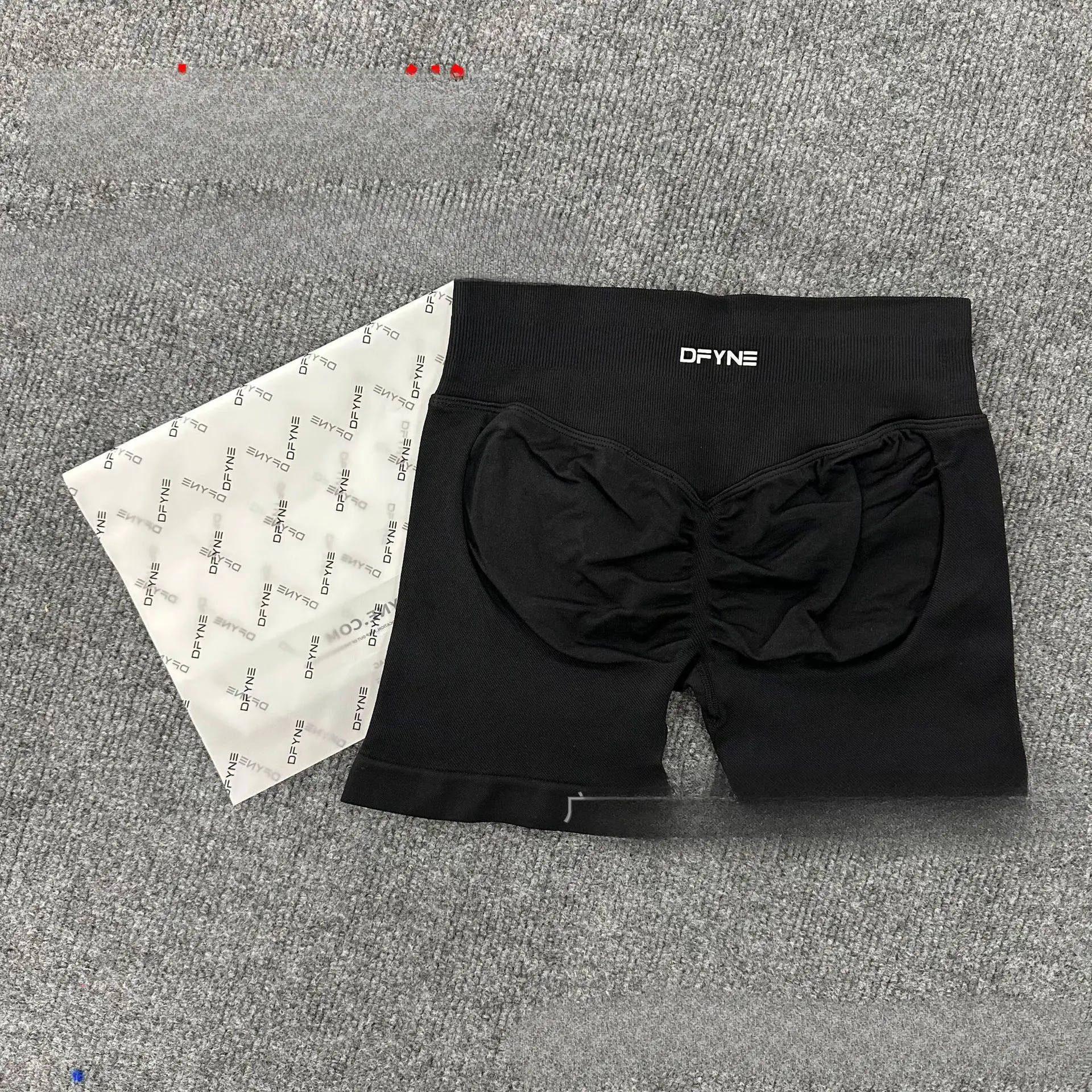 DFYNE's best-selling three-section high-waisted shorts with hip-lifting design, perfect for running, fitness, and yoga. They flatter the tummy, lift the hips, and make legs appear longer – a must-have for spring and summer. DFYNE's best-selling three-section high-waisted shorts with hip-lifting design, perfect for running, fitness, and yoga. They flatter the tummy, lift the hips, and make legs appear longer – a must-have for spring and summer.