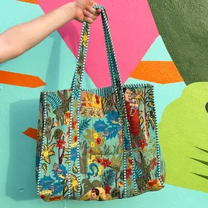 Frida Kahlo Large Tote Bag with Colorful Print, Ideal for Everyday Use, Ideal for Travel and Casual Outings