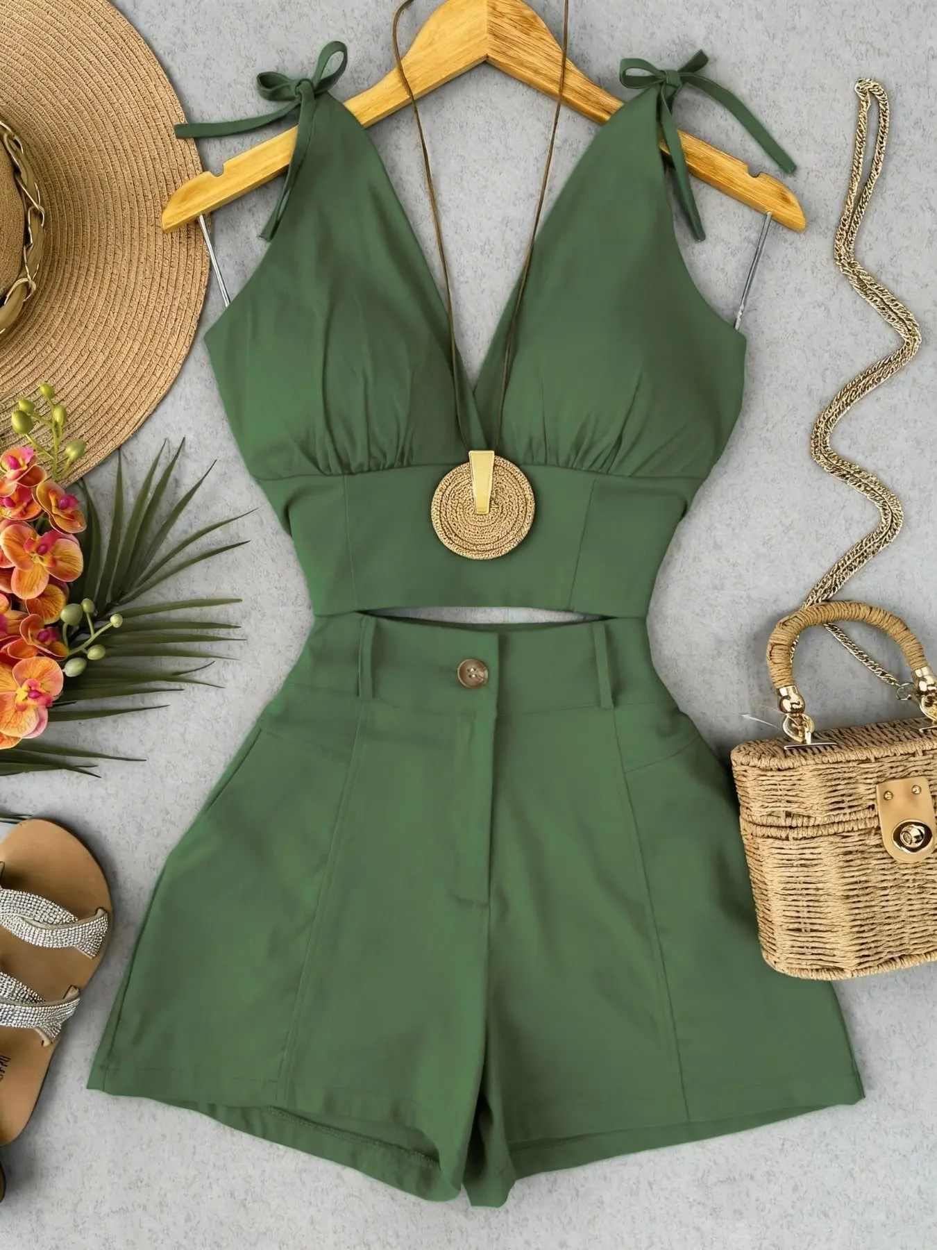 Vacation Style Chic Halter Neck Top + Wide Leg Shorts Set, Outfit, Summer Casual, Slimming Fit Two-Piece Set, Perfect for Travel and Leisure, Womenswear