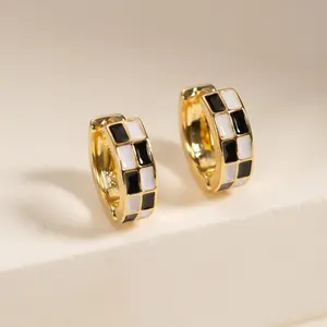 2 PCS Ladies' High-End Retro Checkerboard Huggie Earrings Niche Design Unique Fashionable And Versatile