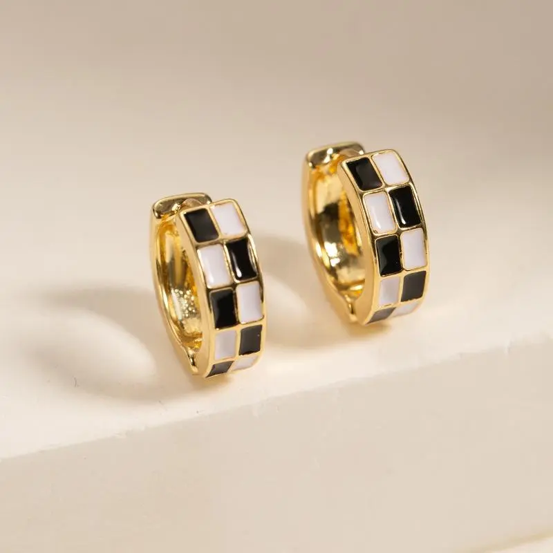 2 PCS Ladies' High-End Retro Checkerboard Huggie Earrings Niche Design Unique Fashionable And Versatile