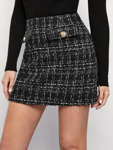 A women's black and white checkered fashionable short skirt with elegant temperament for commuting, suitable for parties, indoor and outdoor wear