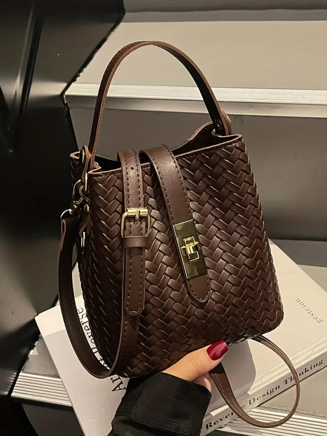 Women's Vintage Woven Texture Lock Buckle Bucket Bag, Multifunctional Handbag, Small Shoulder Crossbody Bag, Ideal for Daily