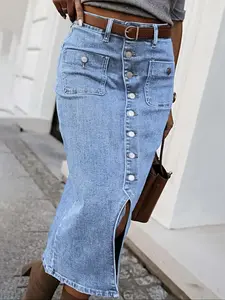 Women's Denim Skirt with Back Button Design, Casual Half Body Skirt for All Seasons, Natural Waist Style, Sihoutete S Type