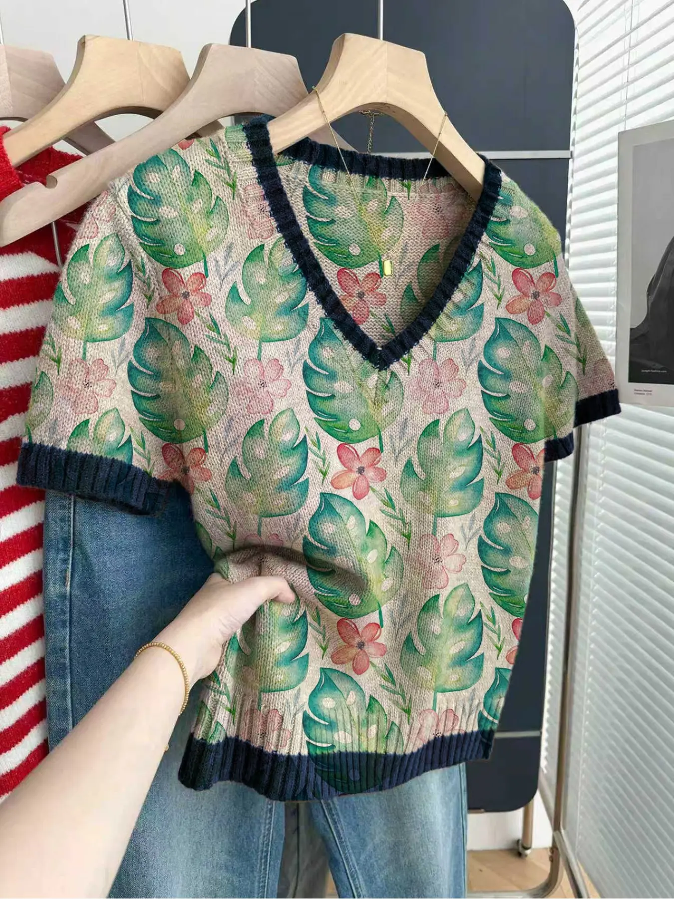 Casual loose V-neck short-sleeve knit top with contrast trim and leaf & floral print. Perfect for spring andsummer, ideal for women's daily wear. Available in khaki and other styles Lady Casual Boho Fashion