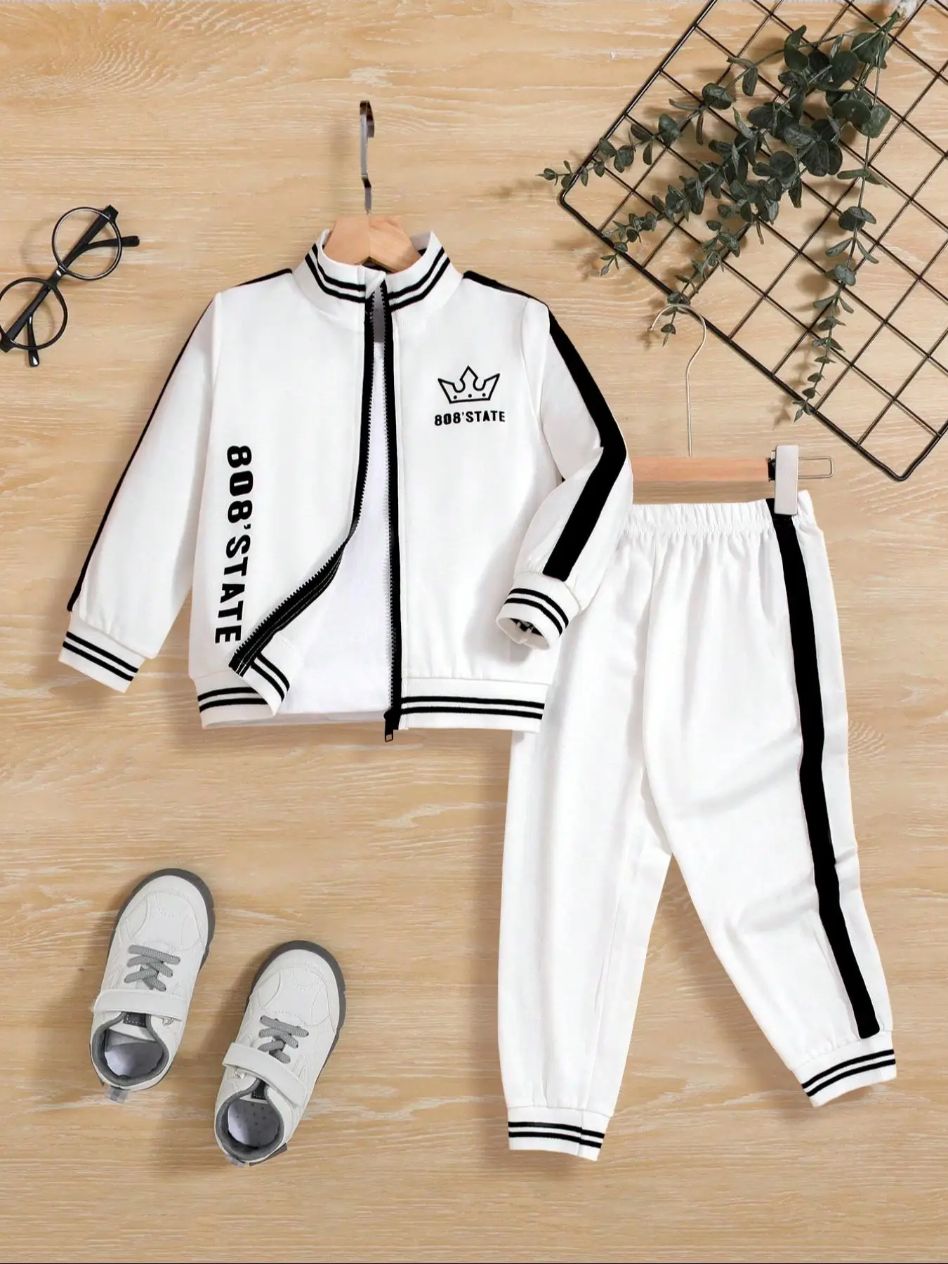 Two-Piece Set Boy's Letter & Crown Print Zip Up Jacket & Elastic Waist Pants, Casual Contrast Binding Long Sleeve Stand Collar Outerwear & Jogger Pant