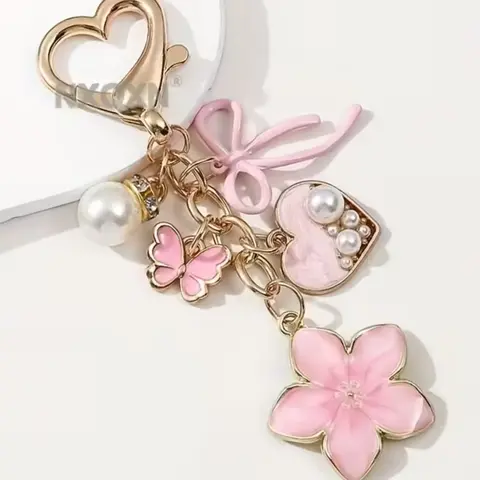 Mother's Day Gift Elegant Butterfly Keychain with Elegant Flower Design, Perfect Accessory for Bags & Keys, Stylish Gift Idea for Her, Floral Pattern Keychain Stylish Keyring