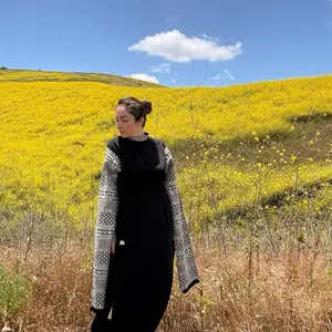 “Black Majesty” – Handcrafted Royal Cape Dress with Traditional Embroidery  انطلقي بإطلالة ملكية آسرة تجمع بين الفخامة والهوية في فستان “Black Majesty” المصمم بعناية ليتجاوز يعبّر عن ثقافة وأناقة لا تزول