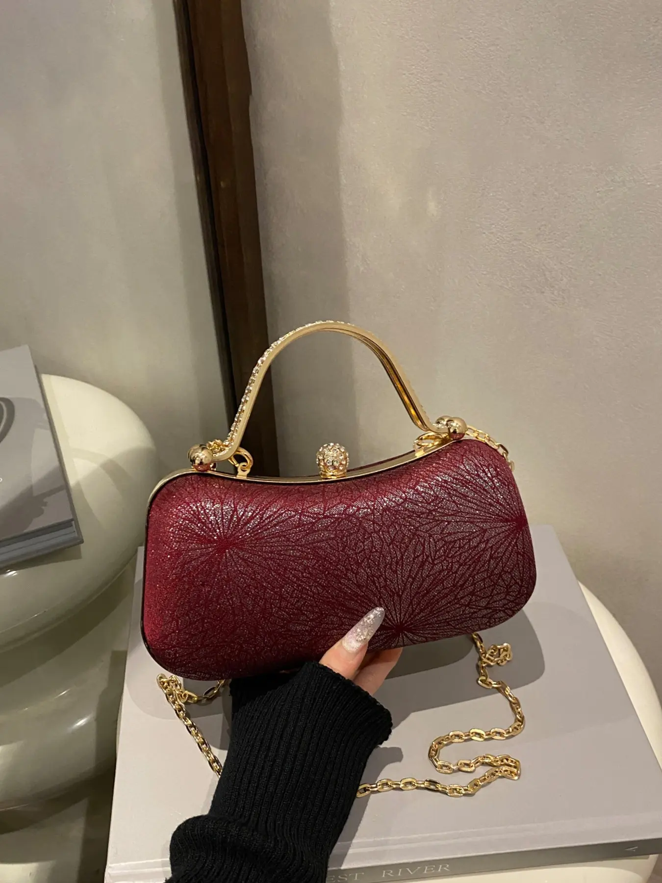 Ladies' fashionable, simple, casual dinner bag, elegant handbag, Elegant Minimalist Handbag suitable for daily commuting, gatherings, weddings, and gift giving. A must-have for ladies