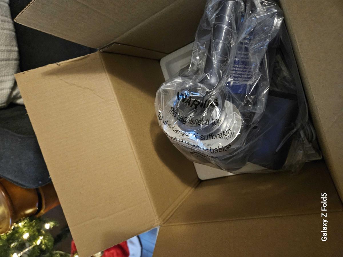 Item: Vacuum Cleaner