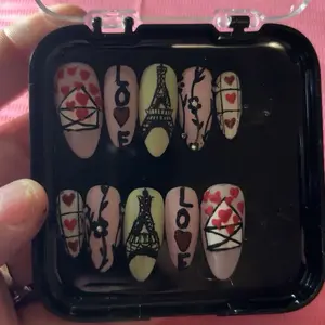 City of Love Eiffel Tower Purse Nails - Decorative Nail Art Set with Heart and Tower Designs