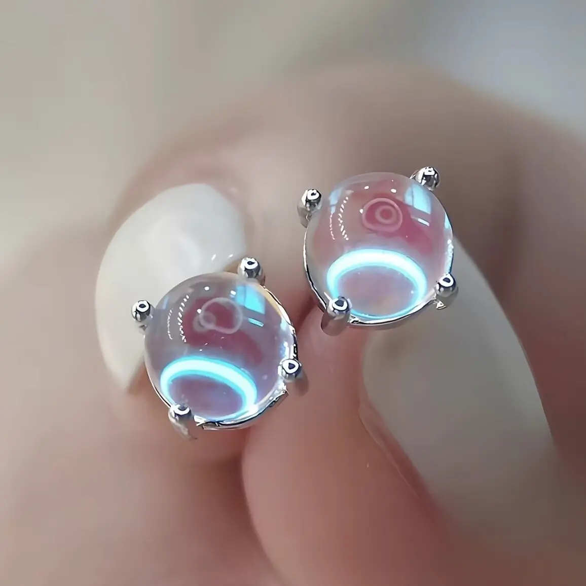 A pair of elegant and sexy 925 silver plated moonstone earrings for women, nickel-free, minimalist style, casual and fashionable, hypoallergenic, suitable for daily wear, earrings for ear bones, birthday gift, Pretty Studs, Stud Earring Jewelry