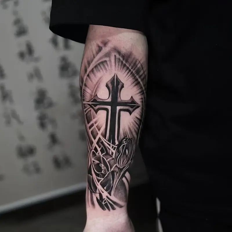 6 large herbal temporary tattoo stickers, including 1 with a cross design and 5 random styles, lasting 7-15 days, waterproof and abrasion-resistant, with a realistic effect, suitable for those who are afraid of pain and do not want a permanent tattoo.