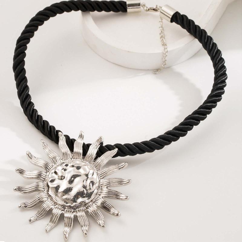 Sun Necklace Golden Sunflower Beach Length Adjustable Clavicle Chain Fashion Accessories