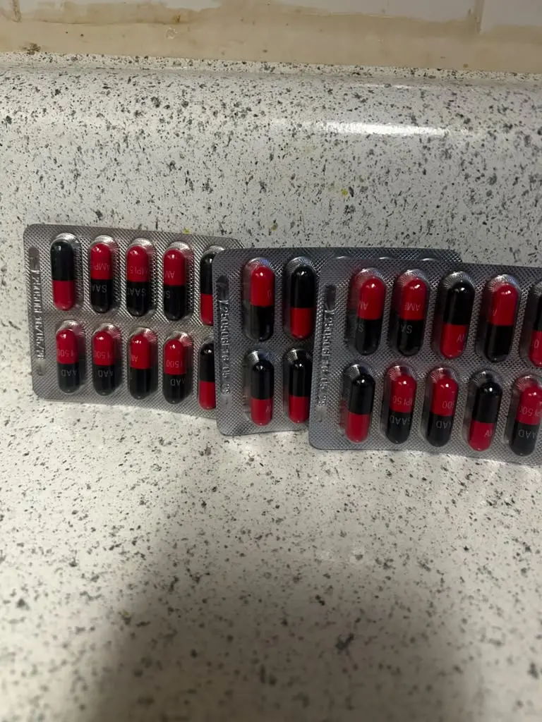 Red and Black Capsules in Blister Packs - 3 Packs of 10 Capsules Each - Ideal for Supplement Use
