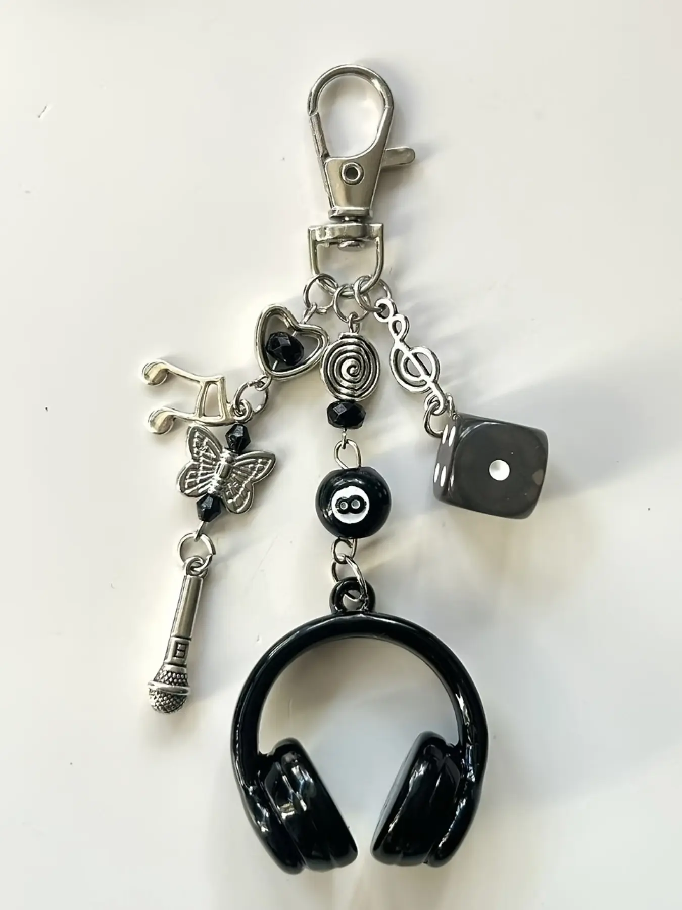 Music Element 3D Earphone Keychain, Stylish Backpack Charm, Unique Gift for Music Lovers, Functional and Thoughtful Present