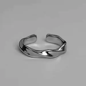 Mobius Strip Adjustable Open Ring – Unisex Couple Jewelry – Infinity Symbol Gift for Daily Wear