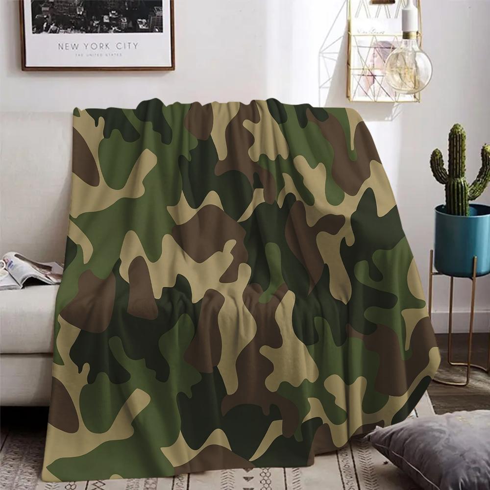 Classic Camouflage Throw Blanket - Military Green Camo Print Flannel Blanket, Cozy Soft Blanket for Hunting Outdoor Lovers