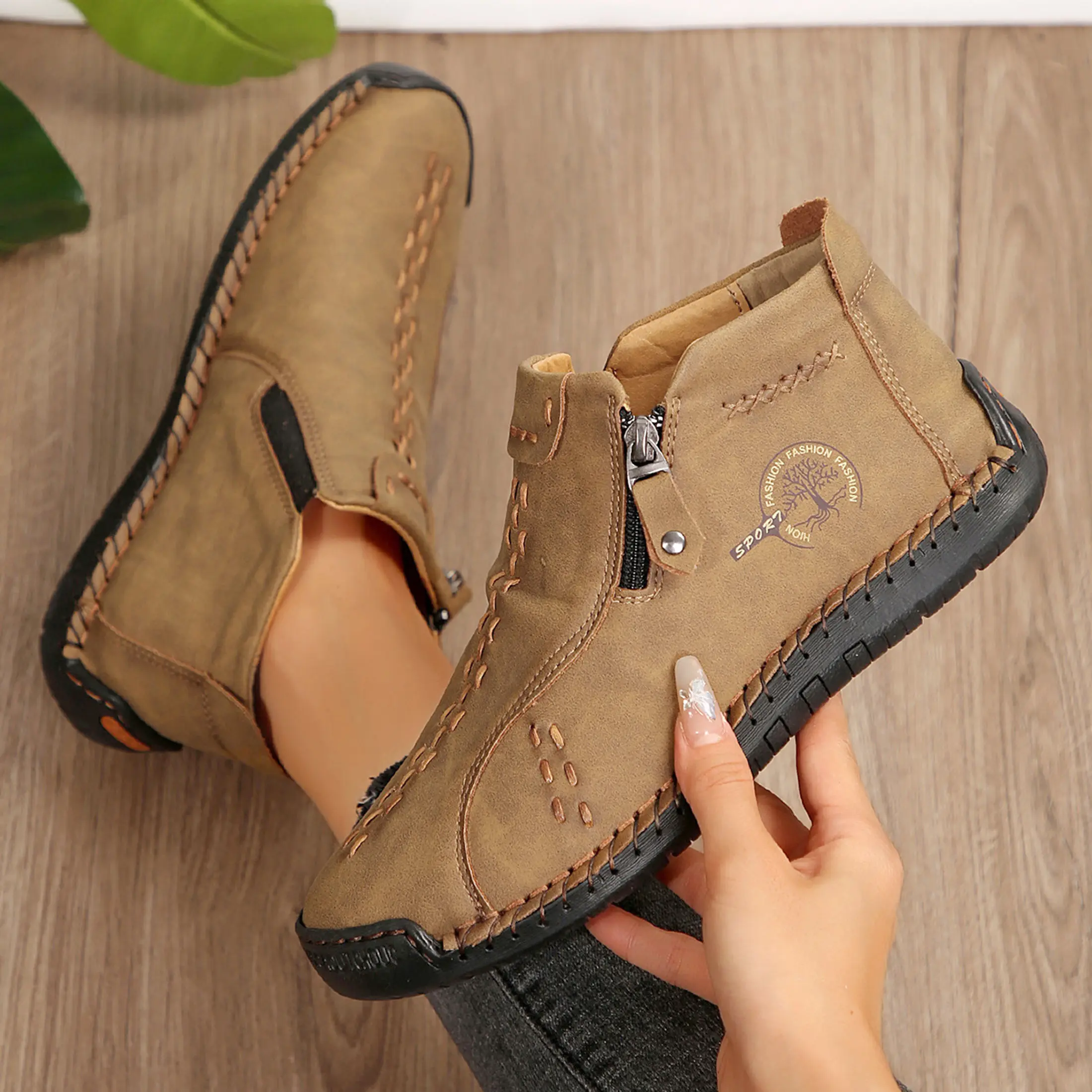 Women Hand Sewn Leather Outdoor Casual Boots And Short Boots Slip Resistant Durable Fashion Side Zipper Design.