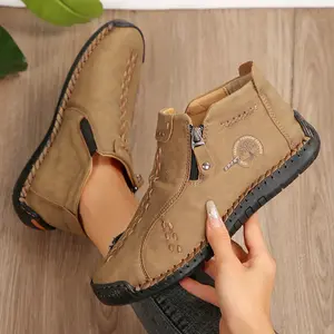 Women Hand Sewn Leather Outdoor Casual Boots And Short Boots Slip Resistant Durable Fashion Side Zipper Design.