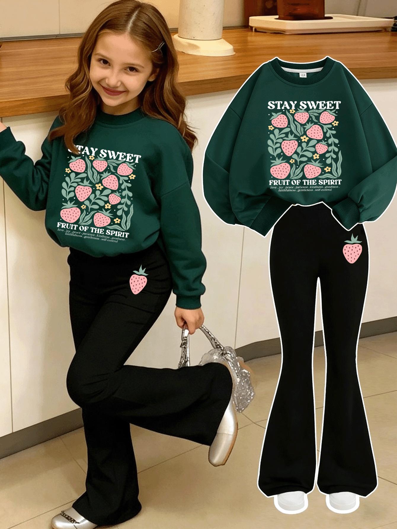 Girls’ two-piece set featuring a green sweatshirt with strawberry print paired with black flared pants—cute and stylish.The fabric is soft and comfortable, machine washable, casual and versatile, suitable for outings, gatherings, and campus wear, also ide Girls’ two-piece set featuring a green sweatshirt with strawberry print paired with black flared pants—cute and stylish.The fabric is soft and comfortable, machine washable, casual and versatile, suitable for outings, gatherings, and campus wear, also ide