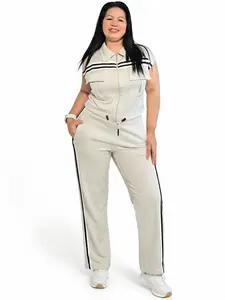 Set Deportivo Elegante Beige con Rayas Laterales