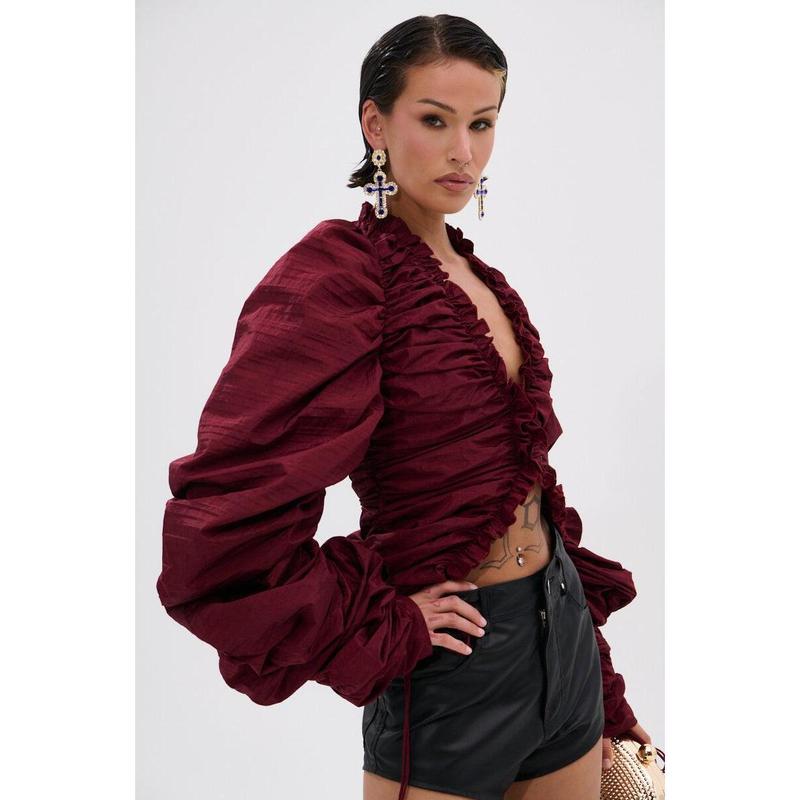IN IT TO WIN IT RUCHED BLOUSE IN BURGUNDY