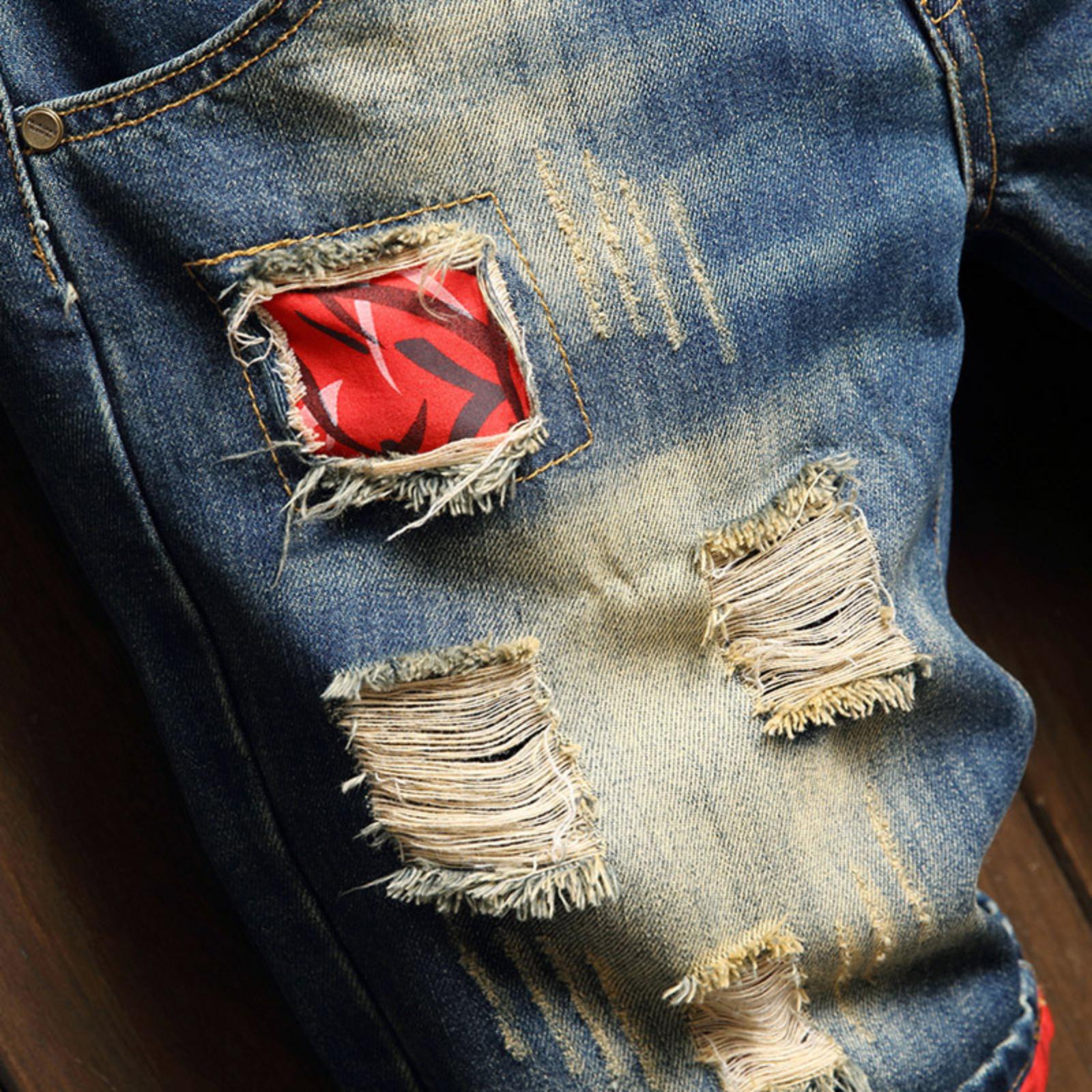 Bleached distressed denim mid-rise shorts with no stretch, multiple rips, raw hem, red-edge print lining—trendy five-inch inseam
