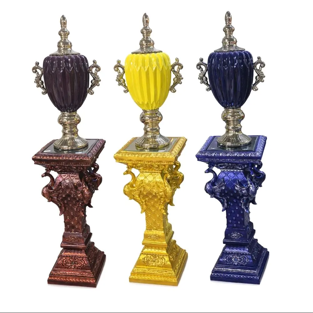 Lujosas soperas y pedestal Lujosas soperas y pedestal