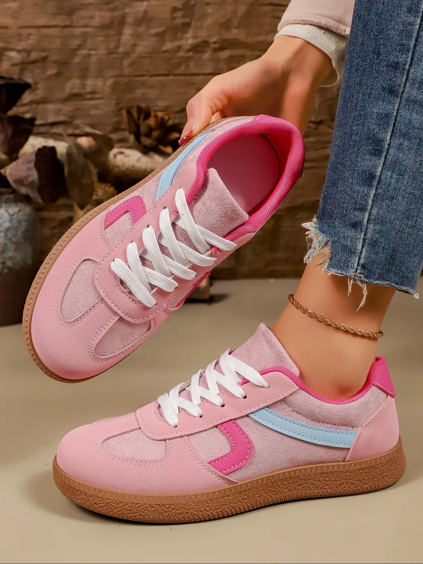 New Women's Sakura Suede Training Shoes, Soft Material, Lace-Up Design, Thick Sole Casual Sneakers for Outdoor Activities