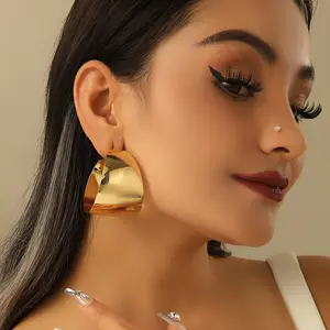 Light luxury trend geometric circle earrings female Internet celebrity temperament retro earrings niche spot