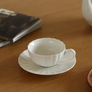 Classic afternoon tea cups and saucers in coffee cup and plate form. Ceramic creative cups and plates with pumpkin patterns in European style.