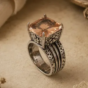 Vintage Square-Cut Statement Ring with Floral Accent – Copper Band Fashion Ring for Women, Elegant Retro Style Jewelry，4th of july accessories, Suitable for parties, festivals, gifting, and daily wear